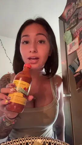 What’s your fav hot sauce mines Valentina❤️🫧 #valentina #tacos #Foodie #latina #fypage 
