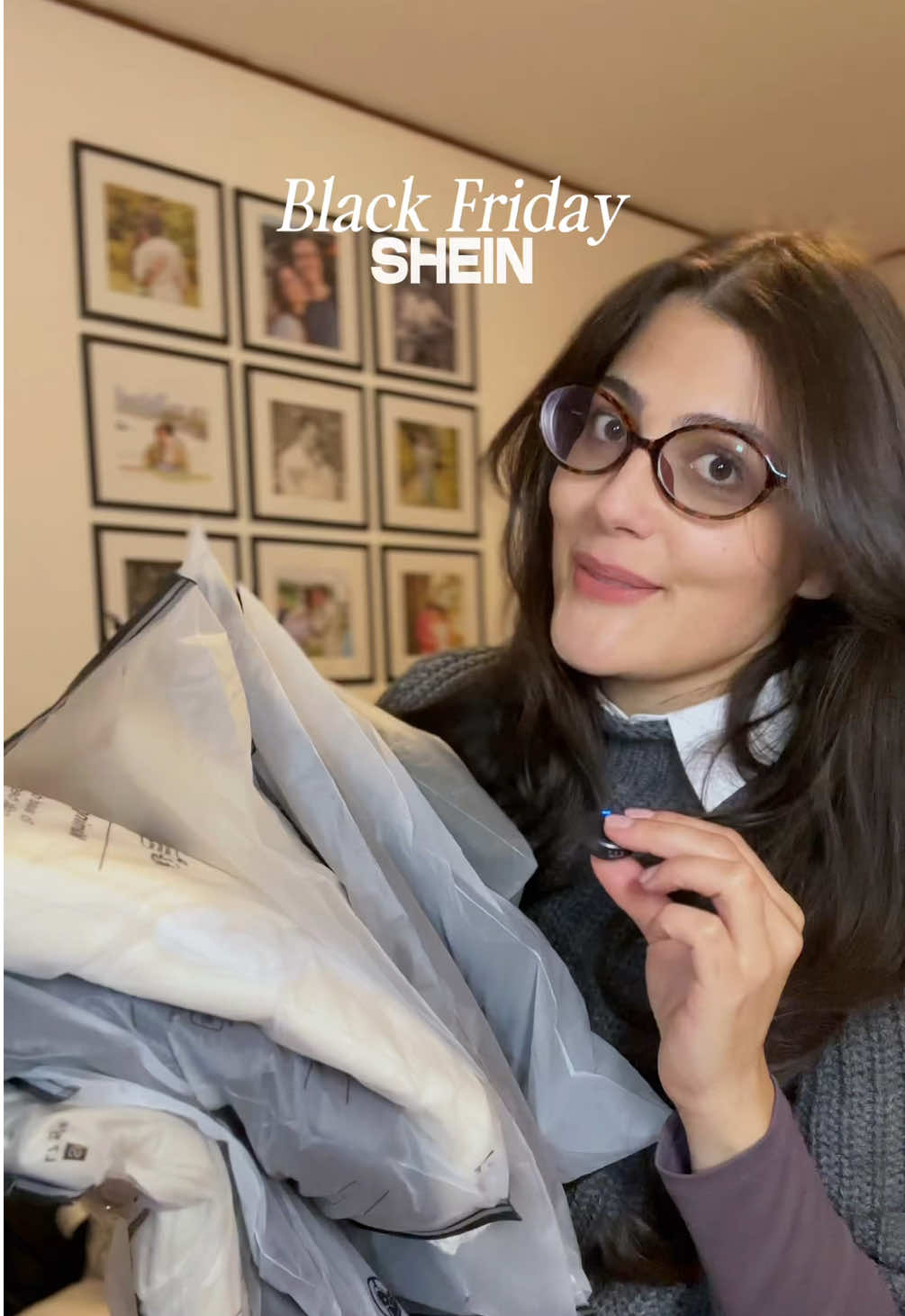 Black Friday da SHEIN🤍🖤 . Até 95% OFF e frete grátis por tempo limitado. . IDs:  – Blusa de pois: 168083159 - Segunda pele marrom (Poéselle): 28151637 - Tricô beige DAZY: 24412560,  - Body preto: 11657617 - Calça marrom Anewsta: 60437274 . Todos os links estao na bio❤️ . Meu código de desconto: “25BFdudanaitalia482”! . Pesquise UYX6X no app da SHEIN para encontrar mais produtos como esses. .  *Cupons de Frete Grátis de 27/11 até 29/11. Confira as condições no app. . #SHEINBigSale #SHEINBlackfriday #SHEINMegaLiquida #SHEINbrasil  . @SHEIN Brasil @SHEIN 
