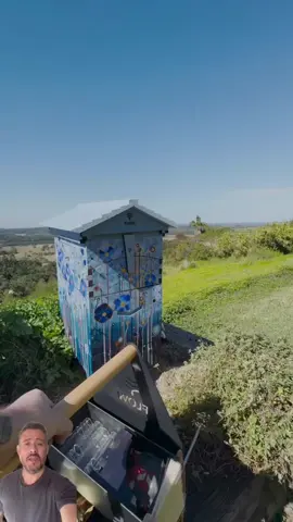🐝 Colmeia inteligente que automatiza a extração de mel — sem fumaça, sem picadas e sem estresse. Na Austrália, produtores estão modernizando tudo e colhendo mel puro direto da torneira. 🎥 Créditos: Flow Hive 📲 Me segue: laertejr_mkt #apicultura #tecnologia #inovação #negócios #empreendedorismo   