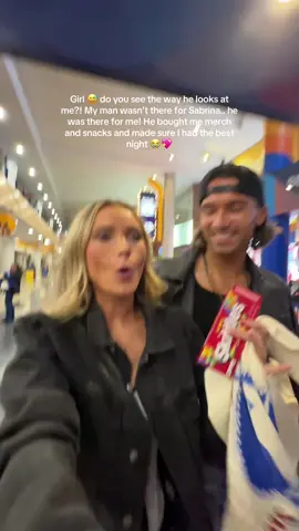 10/10 boyfriend behavior. 💋#MainCharacterEnergy #SabrinaCarpenter #ConcertTok #boyfriendgoals #greenflag 