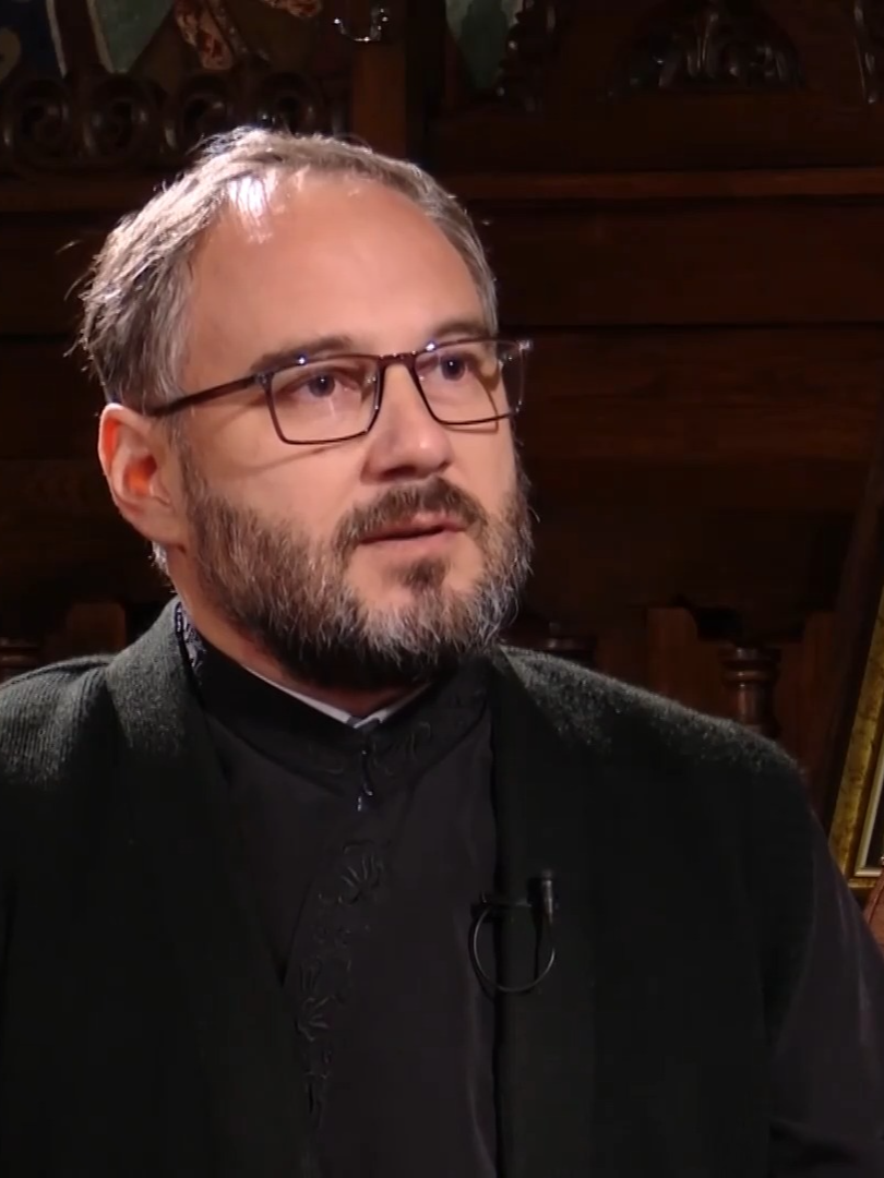 Pildă din Pateric – „Păcatele mele curg în urma mea, iar eu vin să judec pe altul?”   Părintele Dragoș Constantin relatează o pildă cu un părinte al pustiei unde se arată gravitatea judecării aproapelui.   ▶Urmăriți aici ediția integrală: https://tinyurl.com/mpkmx67s   #pilda #pateric #monah #pustie #pacat #ispita #CuvantPentruSuflet #TRINITASTV