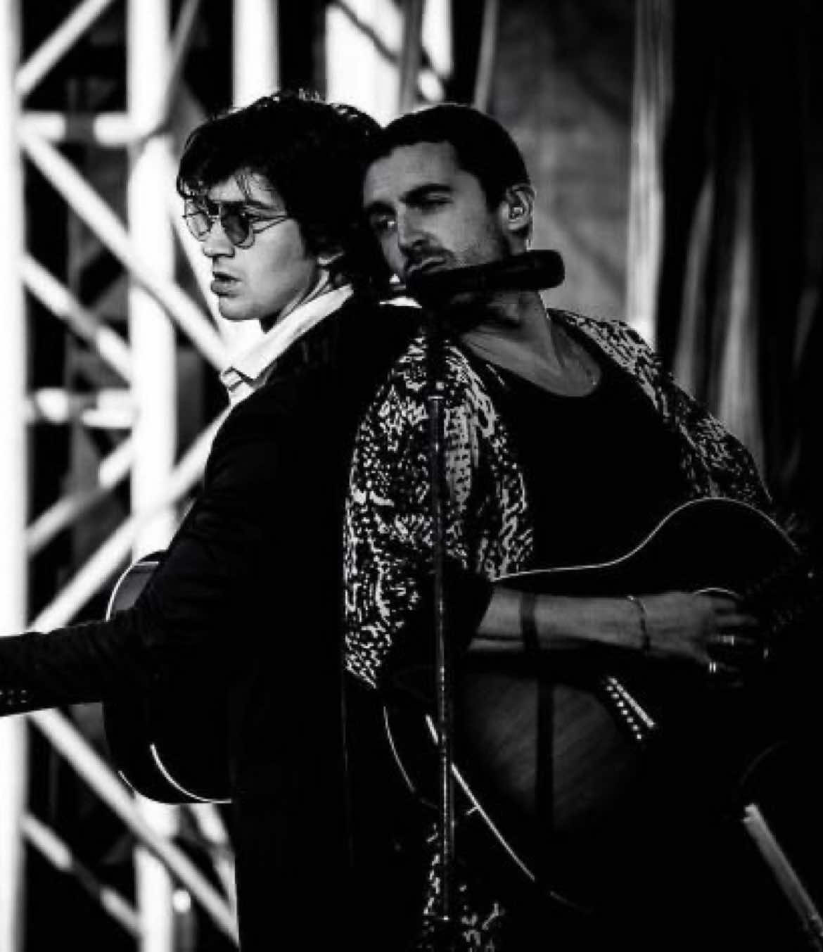 this performance is everything omg.. #alexturner  #mileskane  #thelastshadowpuppets  #arcticmonkeys  #milex 