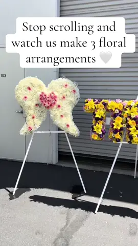 Watch us do our magic and make beautiful arrangements 🥹 Shop with the link in our bio! #lasvegasflorist #vegasflorist #lasvegas #vegaslocal #flowershop 