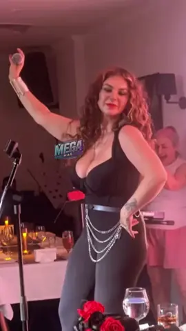 #kesfetbeniöneçıkart #funny #trendingtiktok #beniöneçıkart #ti̇ktok #sahne #kesfet #sahne #konser #nez @Nez official 