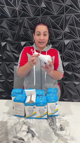 Dale luz a tu hogar sin preocuparte por los apagones. Estas bombillas LED de emergencia se encienden automáticamente cuando se va la electricidad, brindándote seguridad y comodidad en todo momento. Además, ahorran hasta 85% de energía. ¡Perfectas para tu casa, oficina o negocio! 4 Iluminación inteligente, eficiente y lista cuando más la necesitas. #LucesLED  #LuzDeEmergencia #LEDInteligente #TikTokShopBlackFriday  #TikTokShopCyberMonday