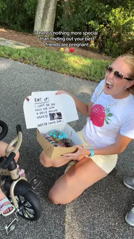 Not us taking so long to notice 🤣  But in all seriousness @QUINCIEANDZACH are the best parents and I can’t wait to watch them with baby number two! Love you guys so much!!! 🥰🫶🏼 #friends #pregnant #fyp #surprise 