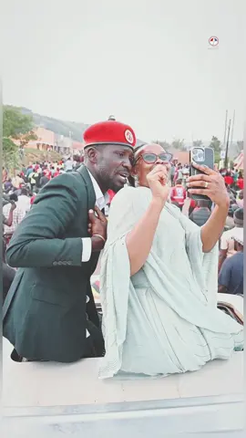 ᴹᴿ ᴾᴿᴱˢᴵᴰᴱᴺᵀ: Bobi Wine. 1𝓼𝓽 𝓛𝓪𝓭𝔂 Barbie Kyagulanyi• ———🇺🇬✊🏿☂️🙏🏿