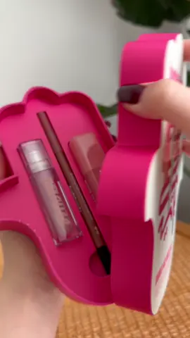 Unboxing my new @Huda Beauty 💞 https://community.hudabeauty.com/s/olha.d #hudabeauties #hudabeauty #unboxing