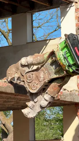 #destruction #excavator #heavymachinery #bagger #baustelle 