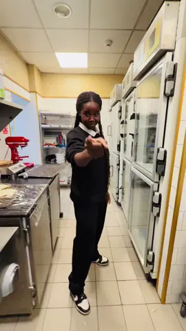 කලු නංගී 🤣 සුදු නංගී 😅හරිද...හරිද..🤣🤣🤣🙆‍♀🫡 #funtime #cheflifestyle_👨‍🍳🍳🔪🔥❤️🥂🌿 #myvibes #romaniangirl🇹🇩 #trafficrules 