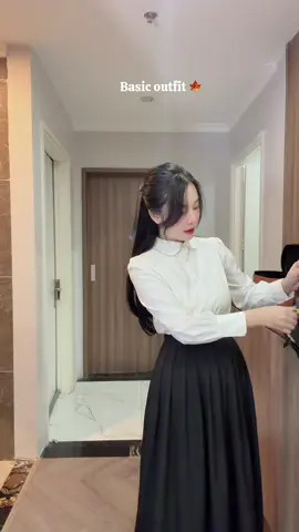 Áo sơ mi trắng cổ sen x chân váy midi. Outfit nhanh gọn và basic cho ngày se lạnh #moingaymotoutfit #aosominu #setcongso 