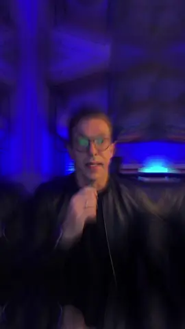 Google Build: O Novo canivete Suiço da produtividade! 💡 Descreva o que você quer, e a IA do Google constrói pra você. Literalmente. Foi isso que o Google acabou de liberar com o Build, dentro do AI Studio. Você pode conversar com a ferramenta por voz, texto ou imagem, explicando o que precisa, e ela monta o app na hora. Sem código. Sem integração manual. Sem depender de dev (pelo menos na fase de criação e testes, para produção e distribuição, conhecimento técnico ainda ajuda). Exemplos reais: • Gerador de imagem de produto com texto promocional automático • Ferramenta para automatizar tarefas internas • Interface visual com correções editáveis direto na tela E dezenas de outros…. Tudo usando os modelos nativos do Google (Gemini, Vision, NanoBanana), já conectados e prontos pra uso. Resultado: Mais agilidade, autonomia e soluções personalizadas feitas por quem realmente entende o problema, mesmo sem background técnico. 👉 Me segue @nelmoricalde e compartilha com quem precisa saber disso.