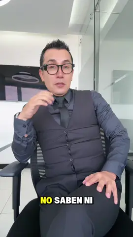 📜 Las constituciones del Ecuador siempre se han escrito según el momento político. La de 2008 nació con la fuerza de los movimientos sociales, defendiendo la naturaleza, el agua, los trabajadores, etc. Pero hoy, con un gobierno de derecha, si se impulsa una nueva Constitución, no será para proteger al pueblo… sino para blindar los intereses de las élites. 💼💰 Porque en Ecuador, las constituciones cambian… dependiendo de quién tenga la pluma en la mano. ✒️🙃 #Con#ConstituciónEcuadorl#PolíticaEcuadorr#DerechosSocialesb#GobiernoDeDerechanryCaliz  