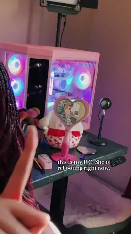 Anyone else with a PC relate?? 😅 it’s always scary having her restart because what if I gotta troubleshoot her or something??? What if she doesn’t work??? 😭 But we survived another day. 😌