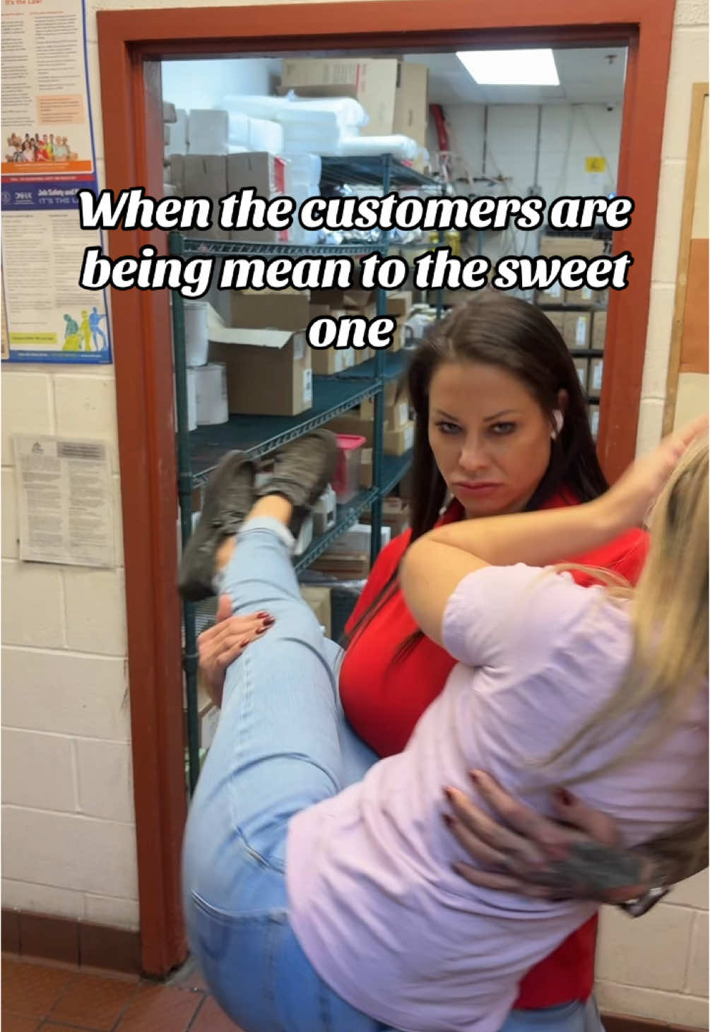 Don’t be mean to her. She’s sweet!  #restaurant #roosters #restauranttiktok #sweetie #circleville #wings 