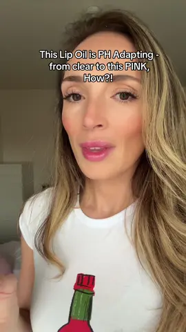 This lip oil fits perfectly in a clutch bag, you won’t need to take three products out when you have this one! #lipoil #liptint #lipplump #lipcare #renu 