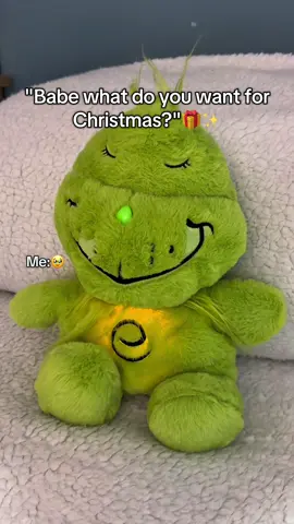 The best the best gift I’ve ever gotten… It actually helps me sleep😭❤️‍🩹 #grinch #breathinggrinch #breathingplush #grinchlover #christmas 
