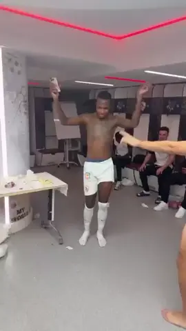 #شيكوبانزا😂🤭💃 