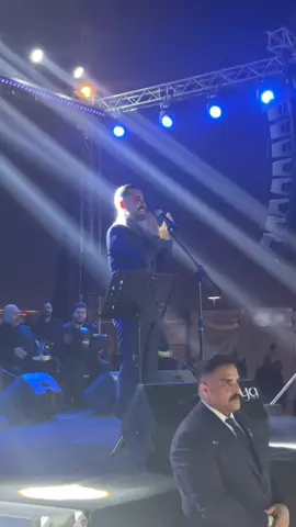 تفاعل الجماهير مع علي جاسم في حفل النخيل بغداد #علي_جاسم