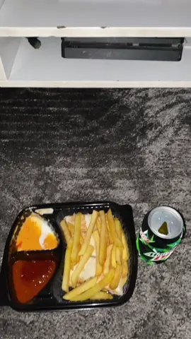 تاكل اكلك المفضل وتتابع اليوتيوبر المفضل😎🤙🏼 #اكسبلوررر #foryoupage #4u #ترندات_تيك_توك #هاشتاق 