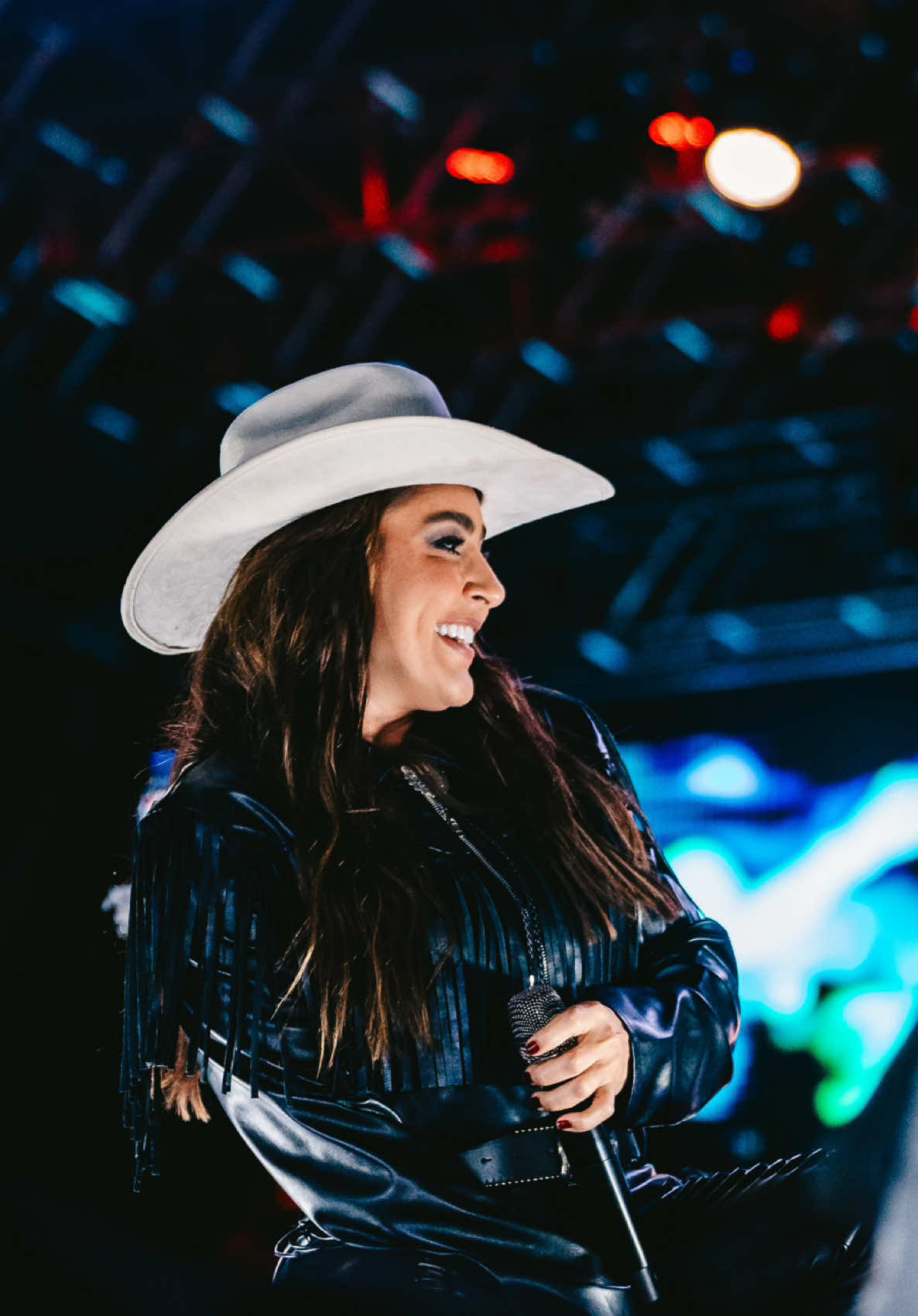 Cê não mandava em mim, nem quando eu tirava o meu jeans… 😉 Quem já foi ouvir essa pedrada hoje? 🎧 #lauanaprado #musicanova 