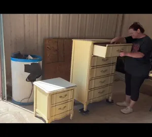 Custom Set ‘Eva’: Crib, dresser and nightstand. Cleaning,sanding and priming.#furnituremakeover 