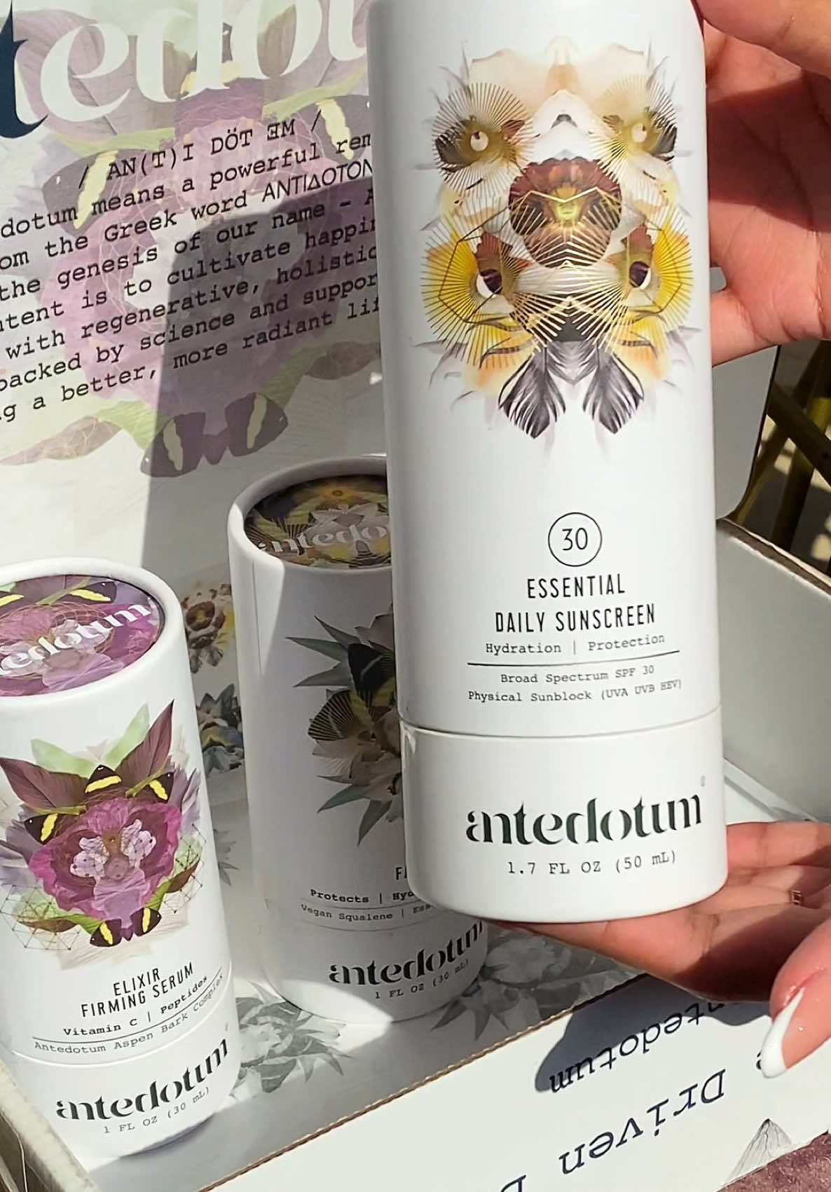 Estos tres esenciales de Antedotum lo tienen todo: protección, nutrición y firmeza en cada paso 💆🏻‍♀️ Perfectos para quienes amamos cuidar nuestra piel sin complicarnos.  ✨ Elixir Firming Serum: reafirma la piel, mejora la elasticidad y suaviza las líneas finas. 💧 Vital Face Oil: hidrata, nutre y aporta luminosidad. ☀️ Essential Daily Sunscreen: protege contra los rayos UV y el envejecimiento prematuro. . . . . . #Antedotum #SkincareRoutine #PielRadiante #GlowNatural #MinimalSkincare      