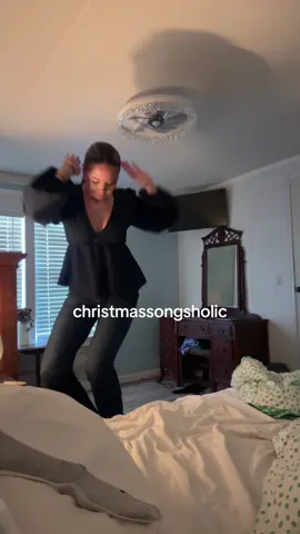 i. love. christmas. #christmas #christmassong #christmasspirit #ilovechristmas #relatable 