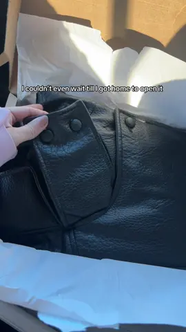 I now understand why this Zara leather jacket went viral 🖤 @ZARA  #leatherjacket #zara #zarajacket #winterfashion 