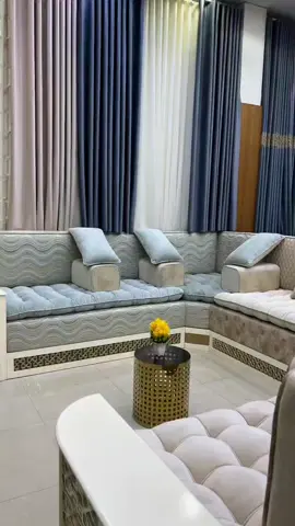 #ليس كل ما يلمع ذهب، ممكن يكون مجلس 🤷🏻‍♂️.  هذه إحدى التحف الفنية النادرة التي تجمع الرقي مع الجودة #الظاهري للمفروشات اسم له عنوان #780006173