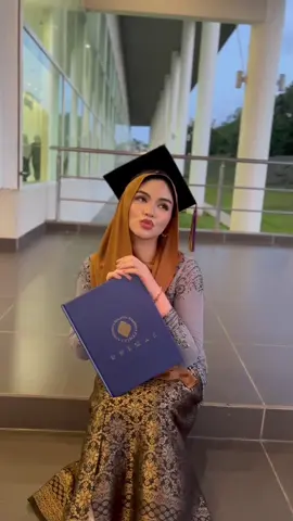 im too lazy to pick pictures to post but anyways, ive graduateddd #graduation 