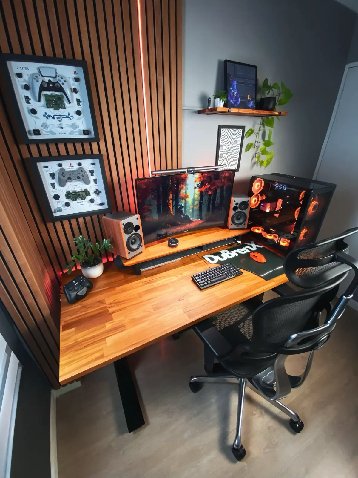 Dark Souls Themed Setup __________ A lista de todos os meus periféricos, peças e mobília você pode pode encontrar no link da minha bio. __________ #deskdecor #deskgoals #desksetup #desktour #officedecor          