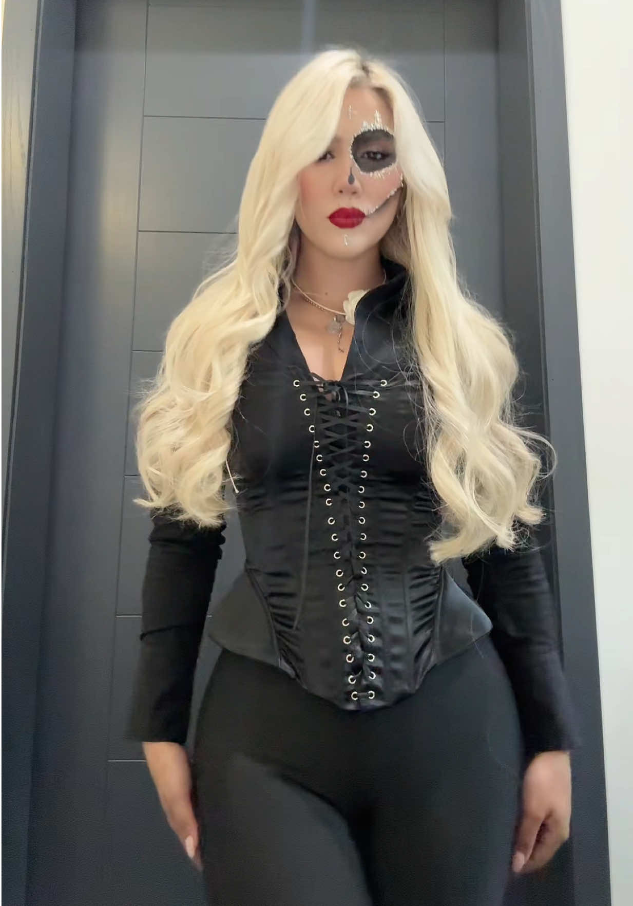 GRWM lol 🤍 noche de catrinas expo ganadera en GDL 💀 #pmga000 #OOTD #gdl #grwm #catrinamakeup 