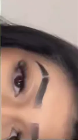 EYEBROW SLIT TUTORIAL#foryoupage #eyebrows #eyebrowtutorial #makeup #makeuplook 
