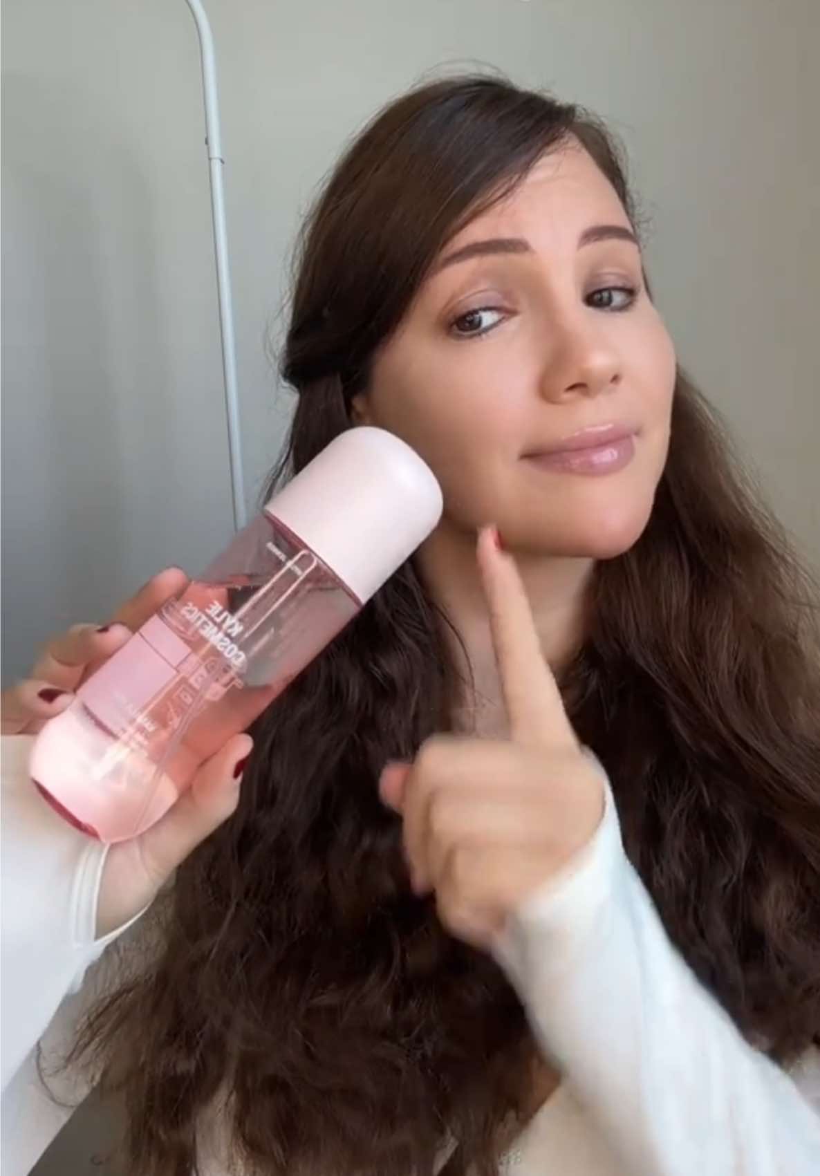 let’s play with the new @Kylie Cosmetics hair & body mists together 🍮🍨☁️ #kyliecosmetics #bodymist #vanilla 