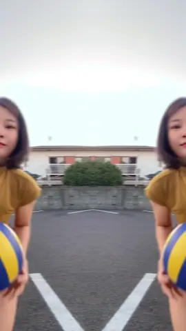 Ôm quả bóng từ Việt Nam qua mà chưa có đối thủ nào😴 thôi chơi mình vậy #Damme bóng chuyền 