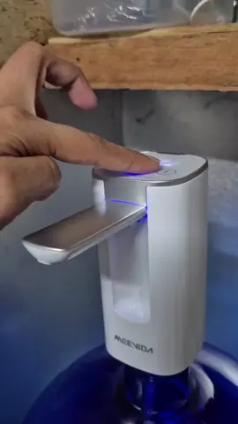 Tired of lifting heavy gallons? 😩 Get this **automatic water pump** and pour water like a pro 💧✨ #waterpump  #homeessentials  #tiktokviral 