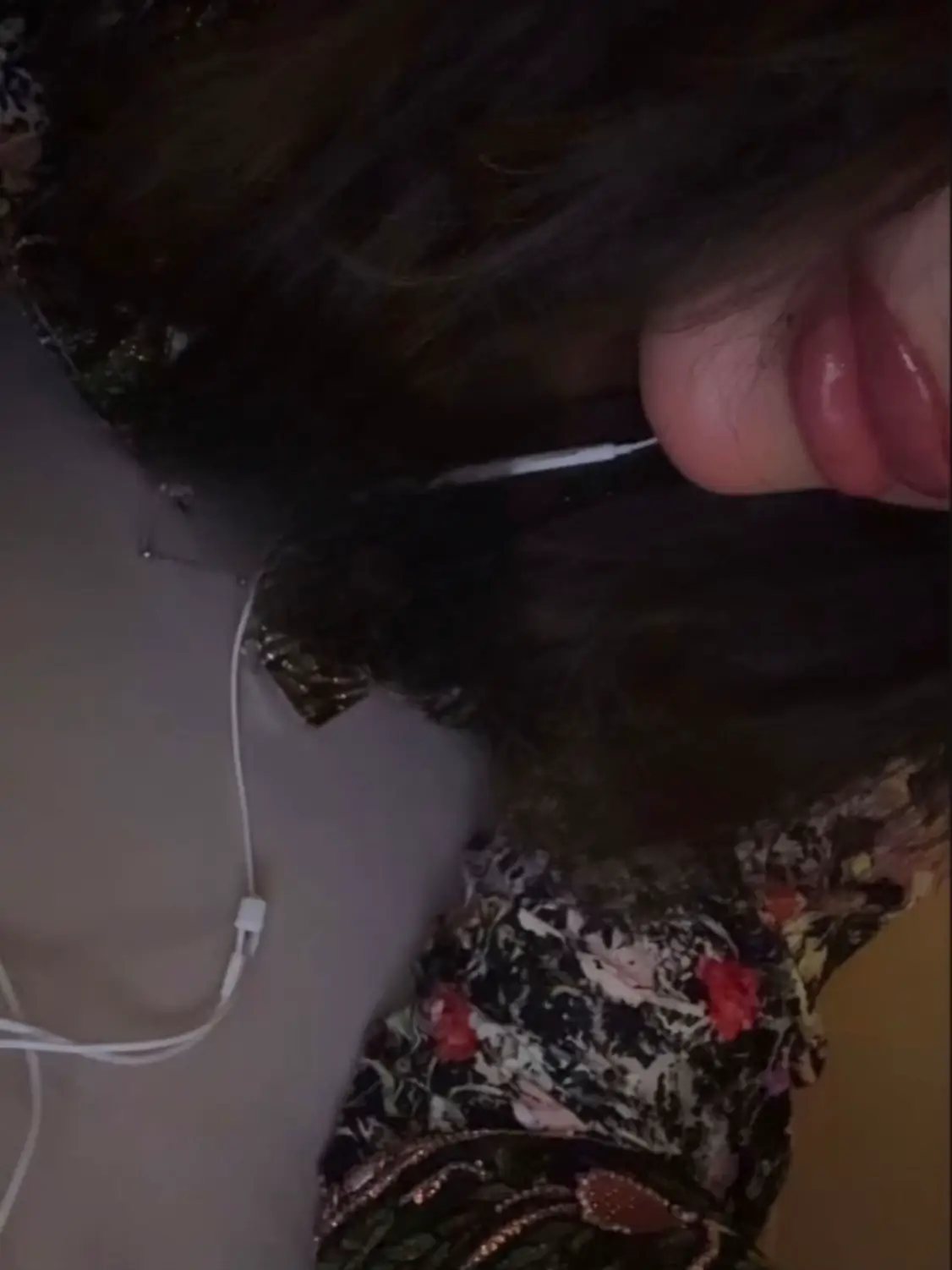 حتى العمر لو تطلب العمر بعطيك خذيت قلبي معك من صغر سني وخذيت كل الود وش عاد يرضيك مرت سنين ولا تغيرت لآني #fyp #4u 