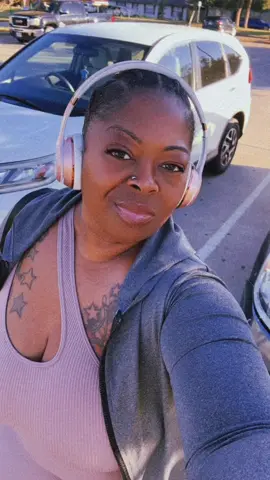 Ya girl did 5 miles 💪🏾 Determined to be @200 lbs by Dec 31… Current weight 232lbs #almostdied #thestruggleisreal 