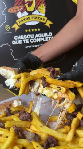 🍕🍟 A combinação que ninguém esperava, mas todo mundo ama: filé + fritas… e ainda por cima em pizza! Crosta crocante, queijo derretido e aquele sabor que só a Patos Pizzas entrega 🤤 #pizza #fyp #viral #food #pizzalover 