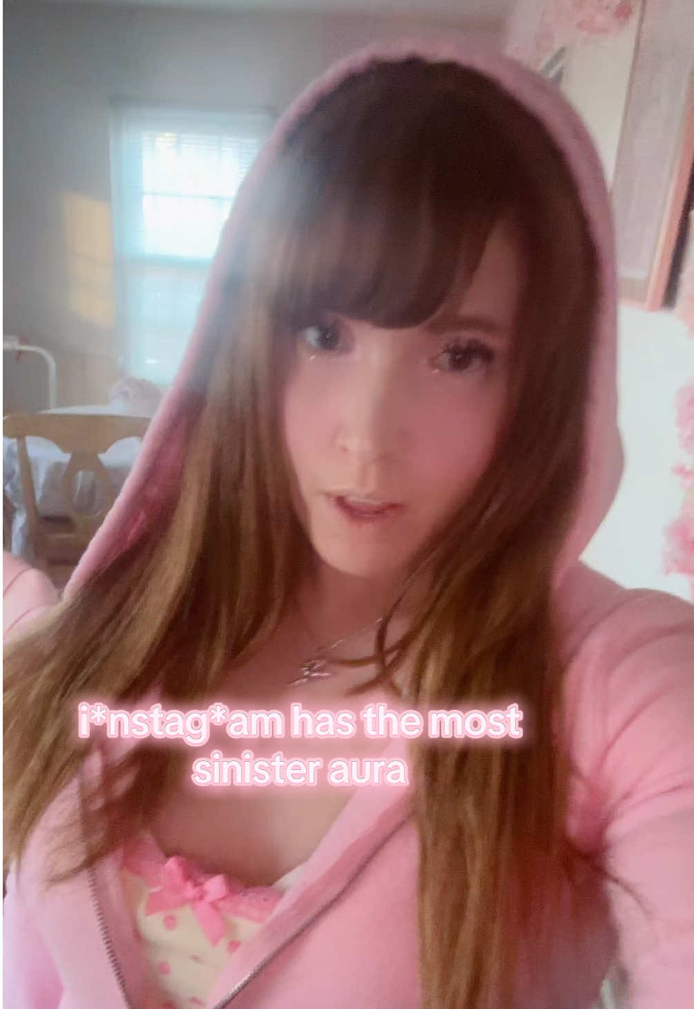 most chopped app ever and not to mention I still get emails inviting me to “creator webinars.” HUH???? Webinar for what? cranking out content to make money for your platform while giving your users no incentive or reach? #ig #instagram 