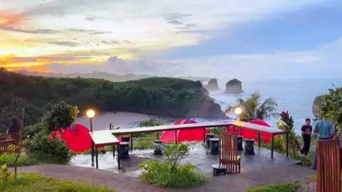 #sunrise #songgolangitblitar #vibes #camping #pantaipudakblitar 