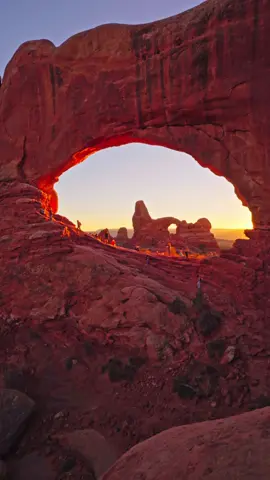 Sunset to supermoon from Arches National Park 😮‍💨 Been gorgeous out these last few nights in Utah 🫶 #utah #moab #moon #sunset #vanlife 