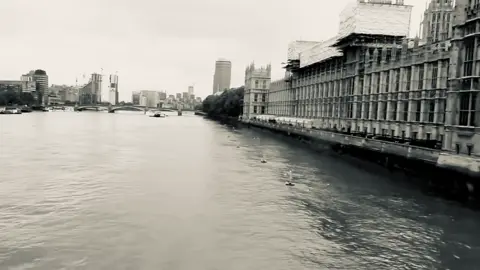 بين ايديا واحس انك بعيييد!#fybシ #viral #explore #like #اغاني 