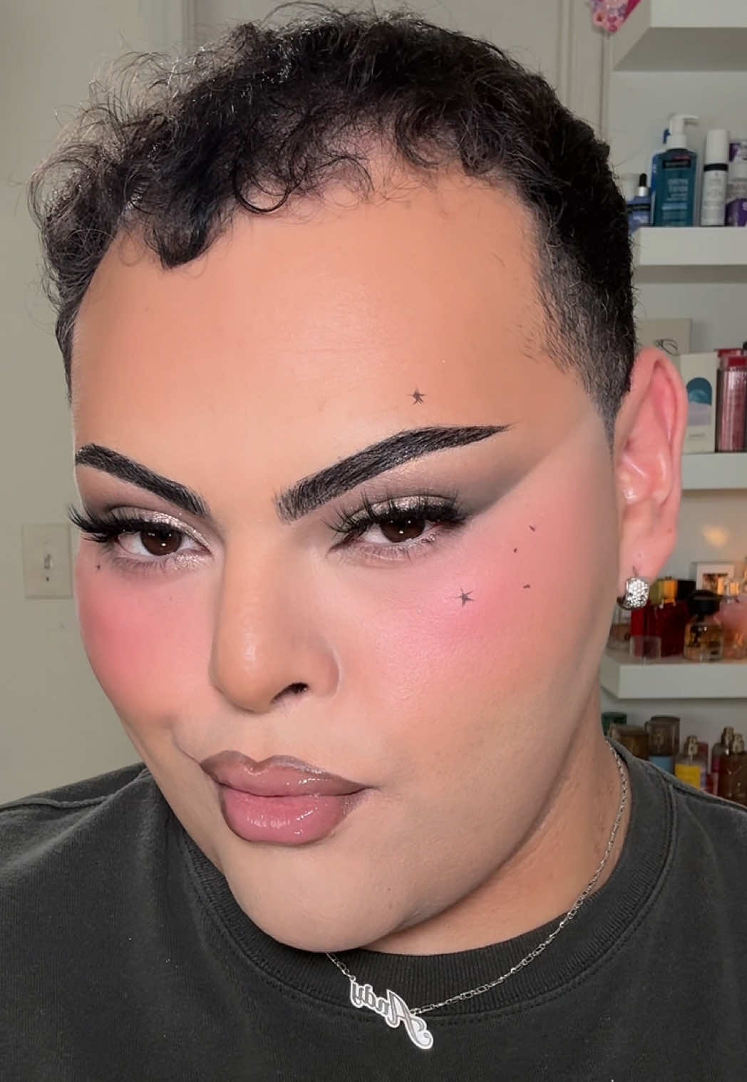 I’m just boy who loves makeup 😩💕✨ #makeup #makeupaddict #beautyhacks #makeuptutorial #glammakeup 