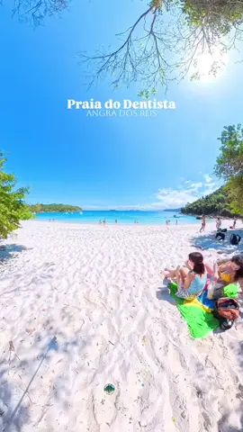 Quem aí já conheceu a Praia do Dentista? Difícil não se encantar com esse lugar — o mar é cristalino, o visual é surreal e a vibe é única. Se você já foi, conta aqui o que achou desse paraíso. E se ainda não foi, colocaria no seu roteiro? #PraiaDoDentista #IlhaGrandeRJ #DroneDaIlhaOficial #LitoralCarioca #ViagemBrasil     