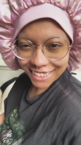 i been sick but i got a shorter bar with flat backs.. gonna change to the shorter ones with the cones in a week or two #kittybites #kittybitespiercing #lippiercing #invertedangelfangs #reverseangelfangs 