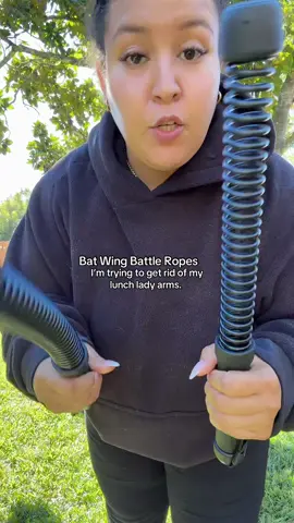 if you’re insecure about your arms, these cordless battle ropes are gonna be your best friend. Tackle you New Year, New Me goals starting now ##battleropes #n#newyearnewmew#workoutsc#crossfit