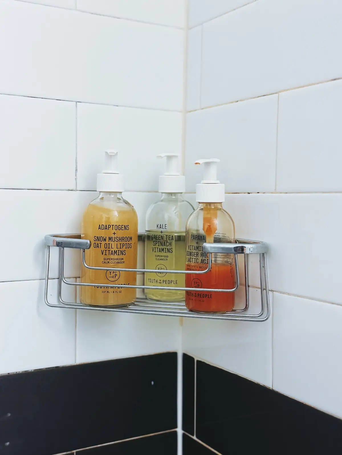 @Youth To The People keeping my face clean 🧼 in NYC (in my new apartment) Love that they’re refillable + it’s a bonus that they’re aesthetically pleasing to the eye. *products both gifted and purchased. #youthtothepeople #nyclife #newapartment