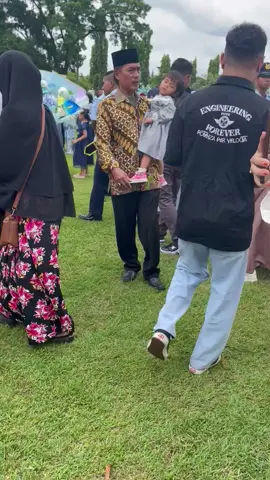 jika menjadi tentara harus menderita,maka saya siap menderita demi orang tua😇🙏 trimkasi bpa mama atas doa dan dukungannya 🥺😇🙏#fyp#k #lewatberandafyp #nttpride🏝🔥 